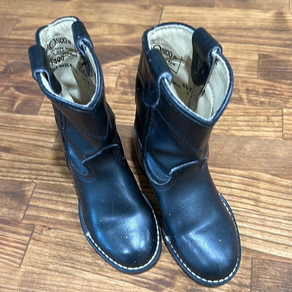 Bronco black infant western boots.  Made in USA.  Size 4.